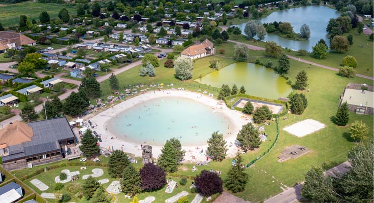 Camping Croix du Vieux Pont Lagon artificiel